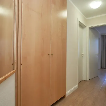 Apartment 615, Seepark *