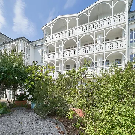 Apartment 615, Seepark *